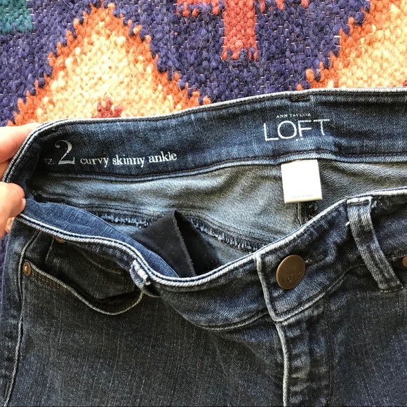 • Loft • Curvy Skinny Ankle denim jeans. Size 2 - Picture 4 of 6